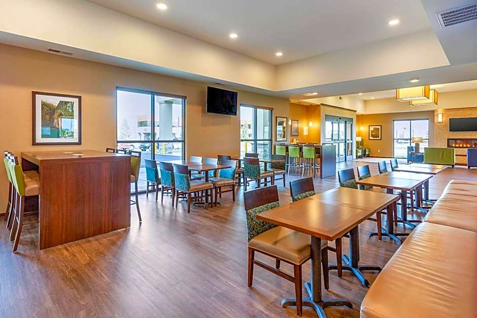 Comfort Suites Burlington near I-5