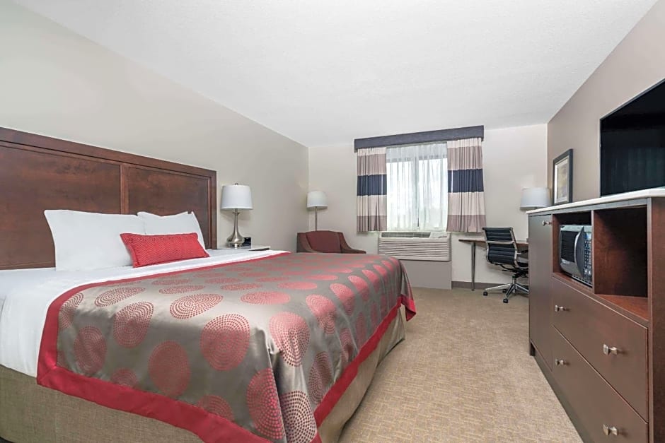 Ramada by Wyndham Minneapolis Golden Valley