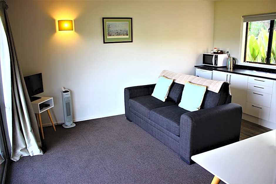 Duvauchelle Seaside Motel