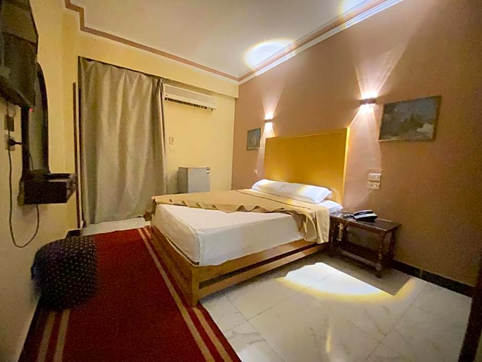 Shady Hotel Luxor