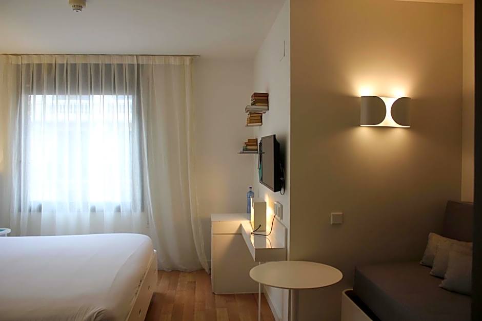 Pol & Grace Hotel