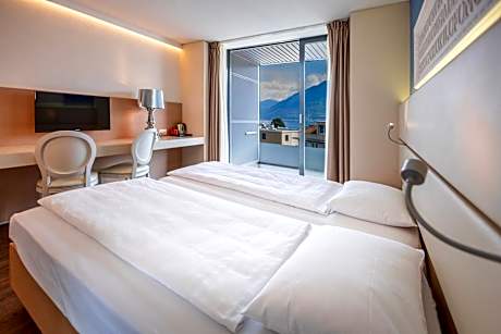Comfort Double Room with Lake View and Balcony
