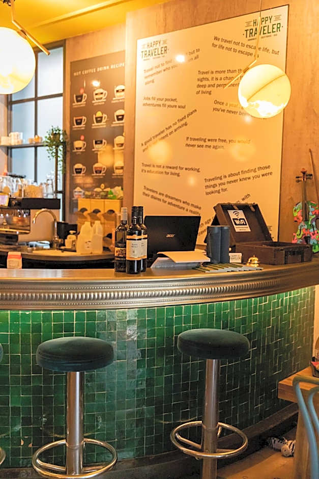 Hotel The Happy Traveler