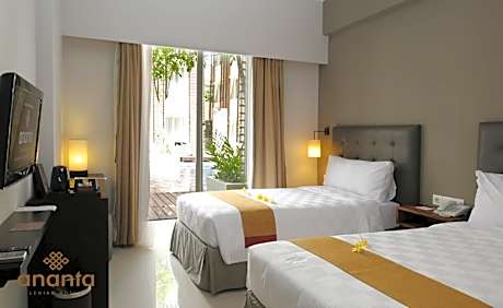 Deluxe Double or Twin Room with Pool Access