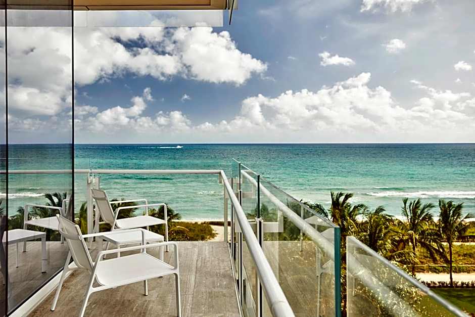 Four Seasons Hotel at The Surf Club