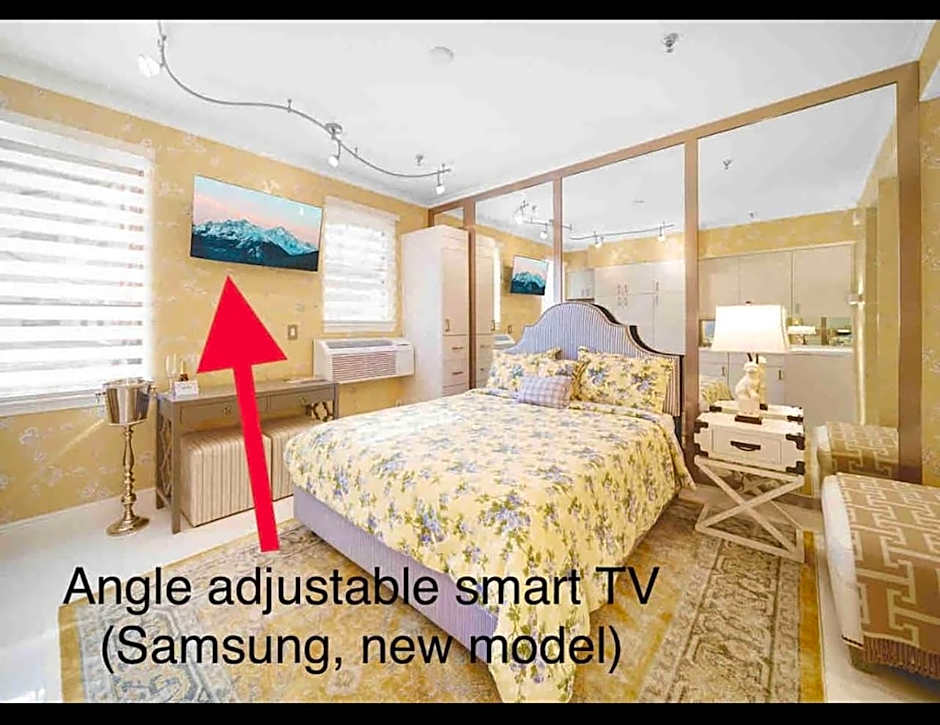 Renovated studio in the heart of Palm Beach - free parking, security box
