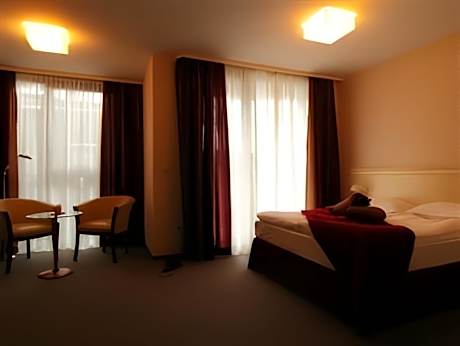 Studio Queen Bed