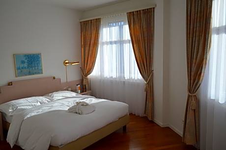 Premium Suite With Lake View