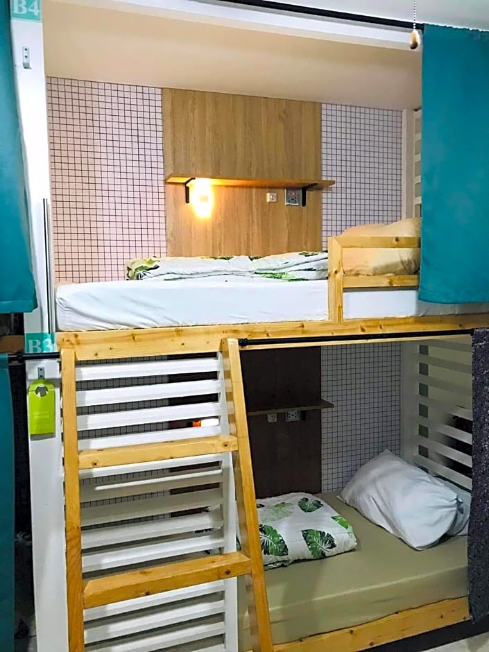 CHE & JAMES FEMALE GUEST House COLON, CEBU