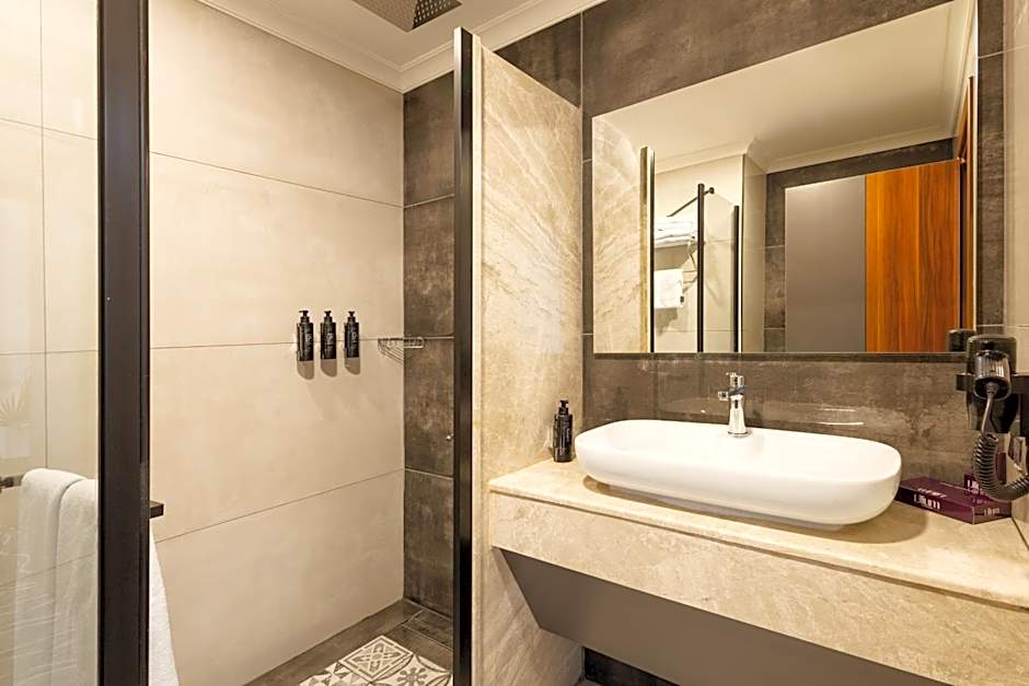 Lilium Hotel & Suites