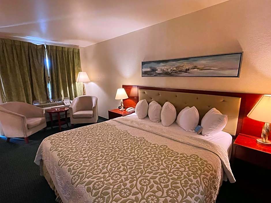 Photo 1 of 5 of 1 King Bed, Accessible