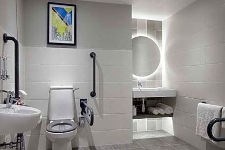 Queen Accessible Room