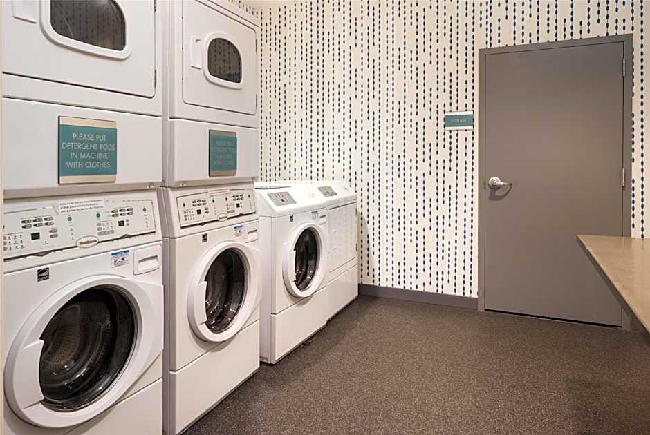 Home2 Suites by Hilton Minneapolis / Roseville, MN