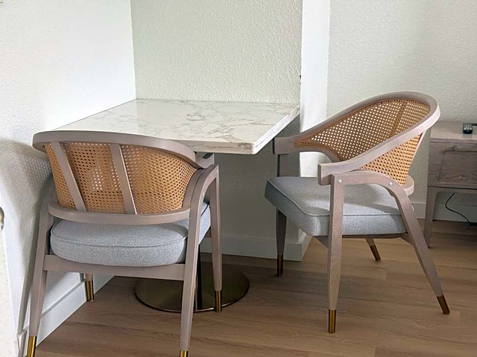 Athens Hotel & Suites