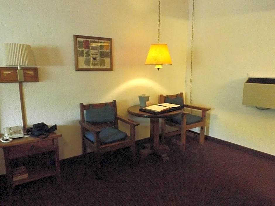 Thunderbird Lodge