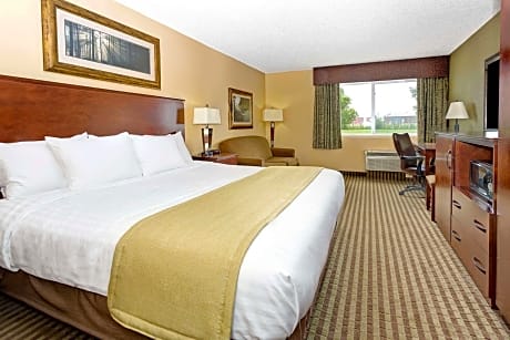 1 king bed, mobility accessible room, non-smoking