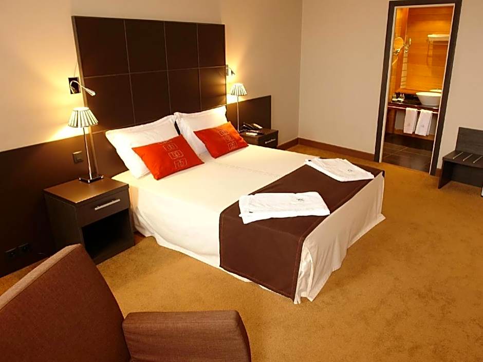 TANA Hotel