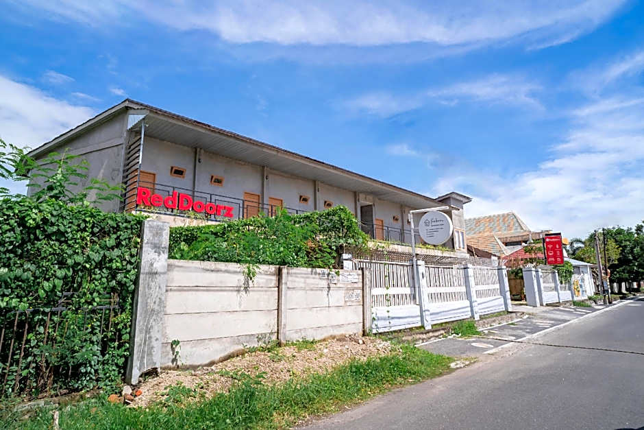 RedDoorz Syariah near Lombok Epicentrum Mall