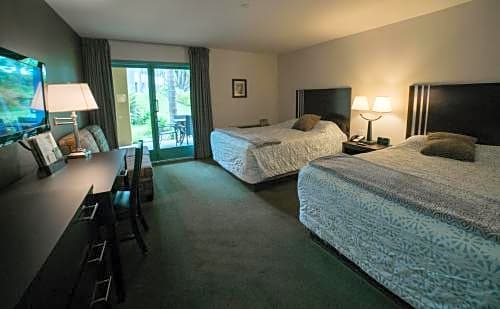 Photo 1 of 3 of Deluxe Queen Room