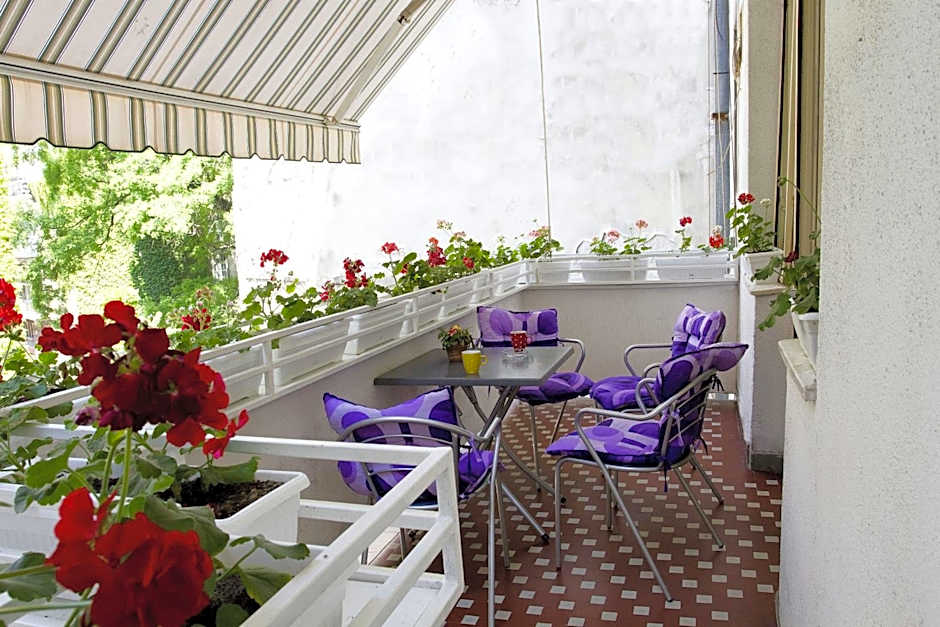 Central 4 Bedroom 154m2 Apartment with terrace