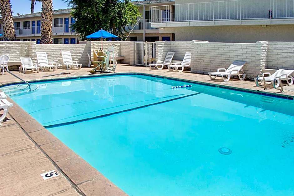 Motel 6-Bakersfield, CA - South