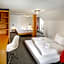 Hirschen Guesthouse - Village Hotel