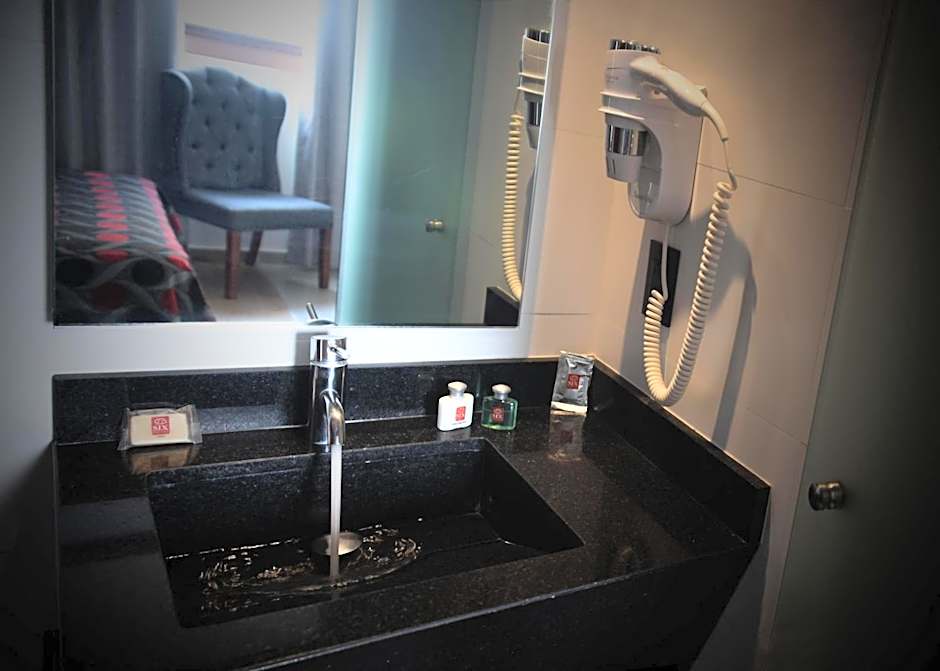 Six Hotel Guadalajara Expiatorio