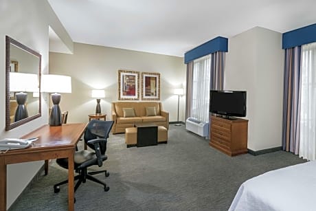 Suite 1 King Bed Accessible (Hearing) NON-REFUNDABLE
