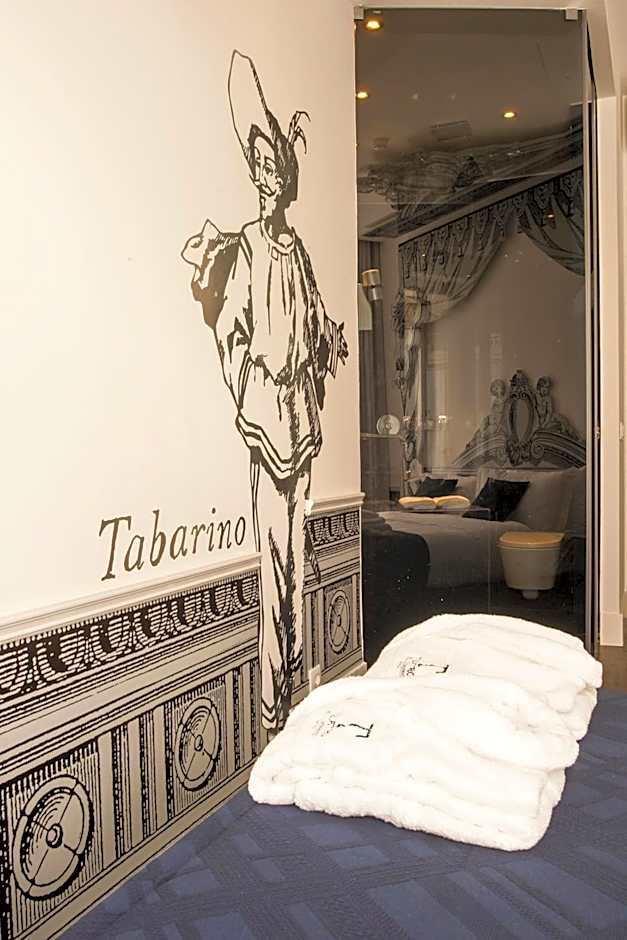 Teatro Boutique Rooms & Suites