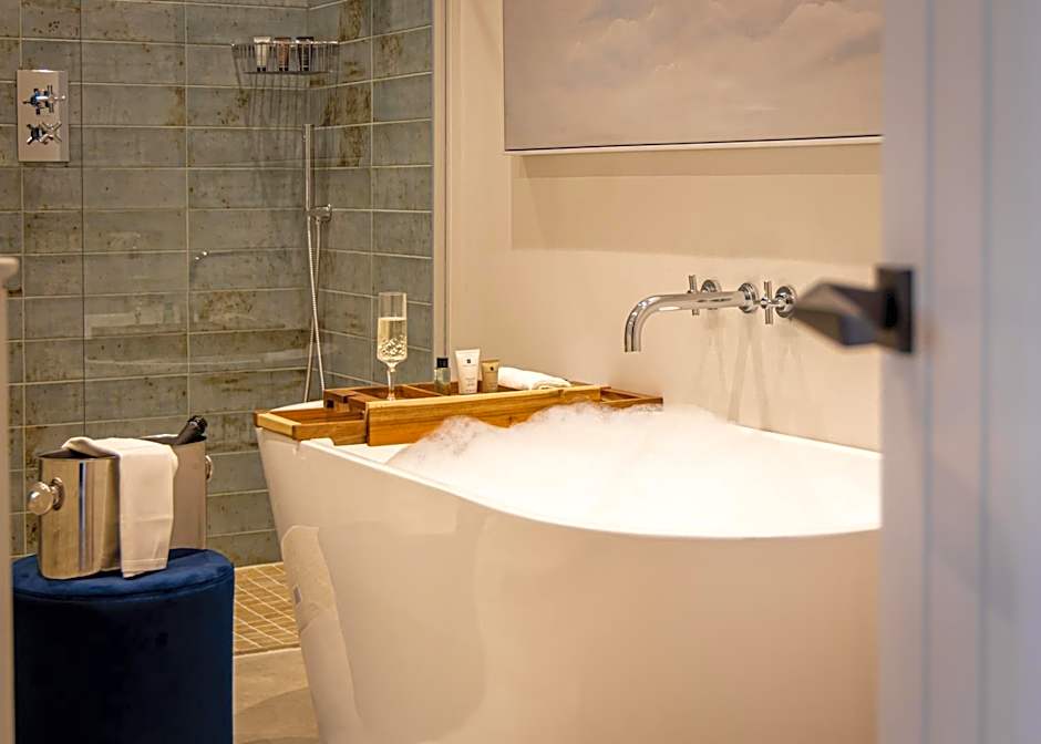 Great Fosters - Near Windsor