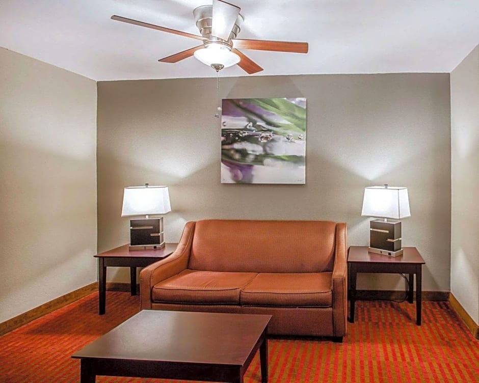 Quality Suites Nashville Airport