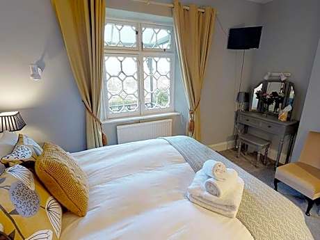 Deluxe Double Room with Shower