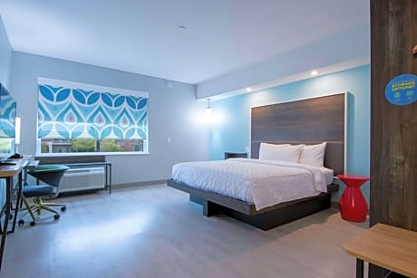 1 King Hearing Accessible Room