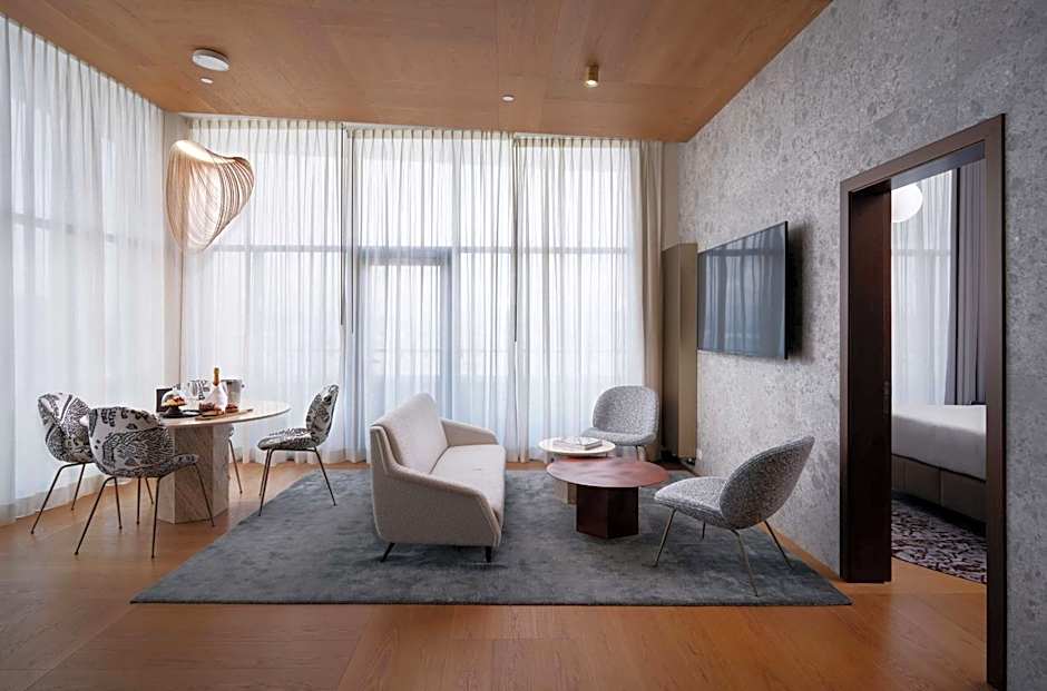Iceland Parliament Hotel, Curio Collection by Hilton