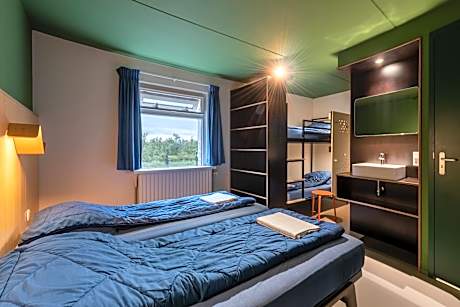 Quadruple Room with Private Bathroom