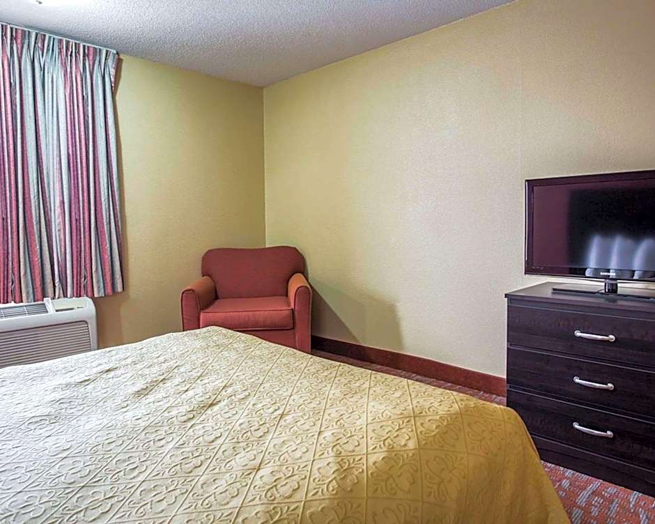 Quality Inn & Suites Monroe