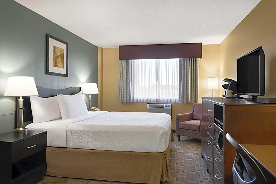 Ramada by Wyndham Saskatoon