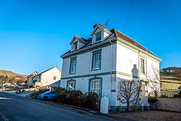 Llety Brynawel Guest House