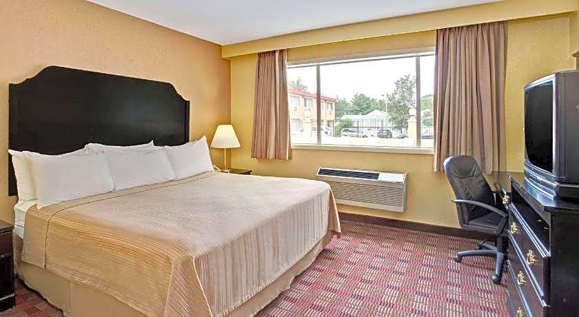 Howard Johnson by Wyndham Pikesville