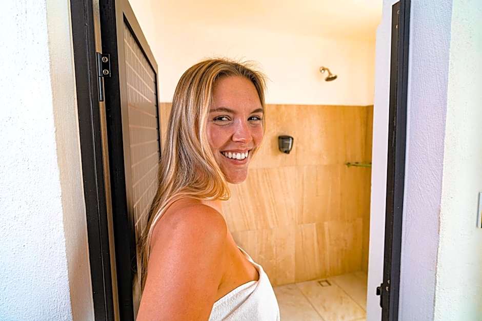 Nomads Party Hotel & Hostel