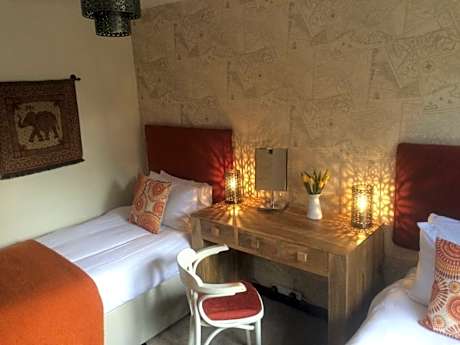 Twin Room with Private Bathroom