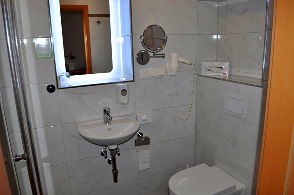 Bei Holzchen Hotel