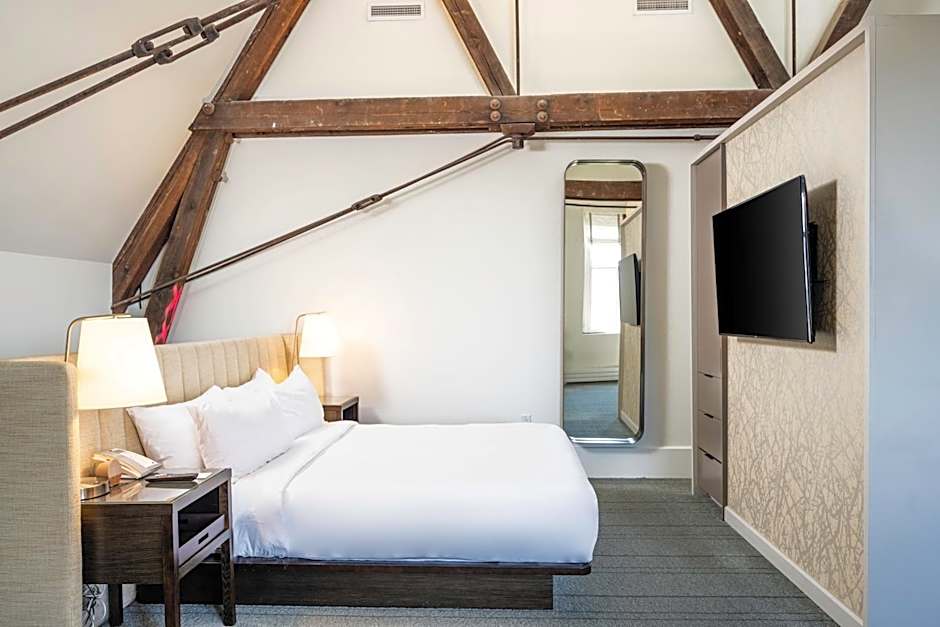 The Richardson Hotel