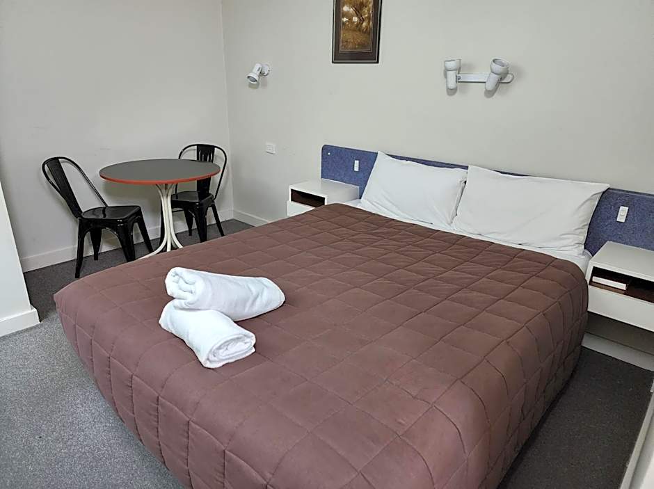 Hume Inn Motel