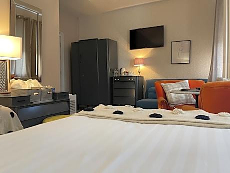 Deluxe Twin Room with Sofa Bed