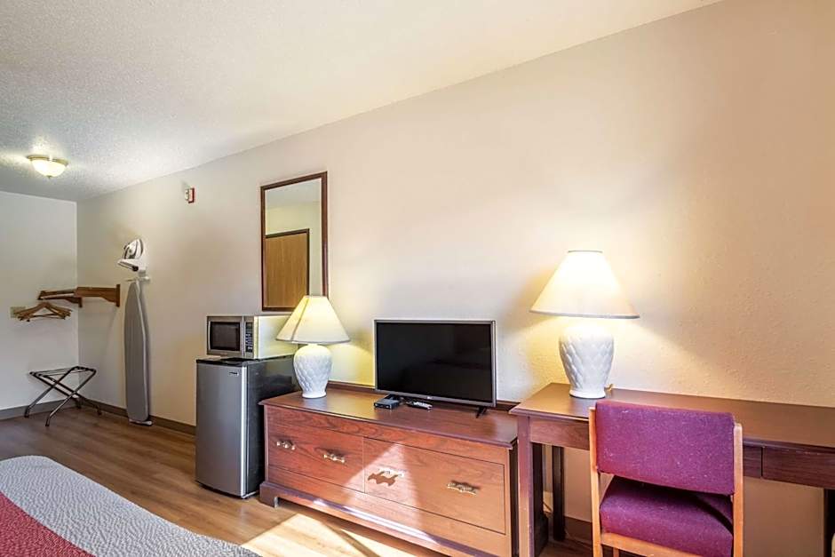 Motel 6-Saukville, WI