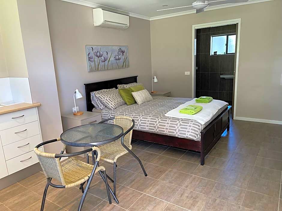 Sinclairs Country Retreat - Adults Only