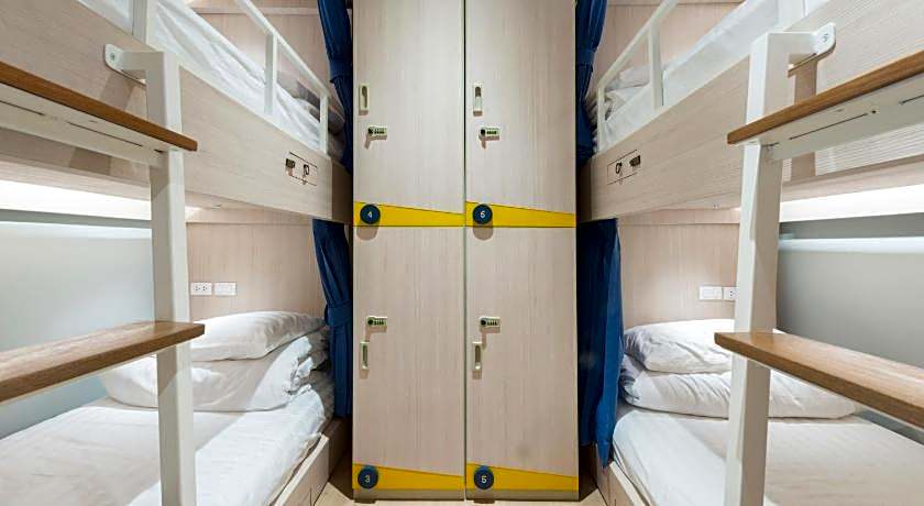 Kinnon Deluxe Hostel Coworking Cafe