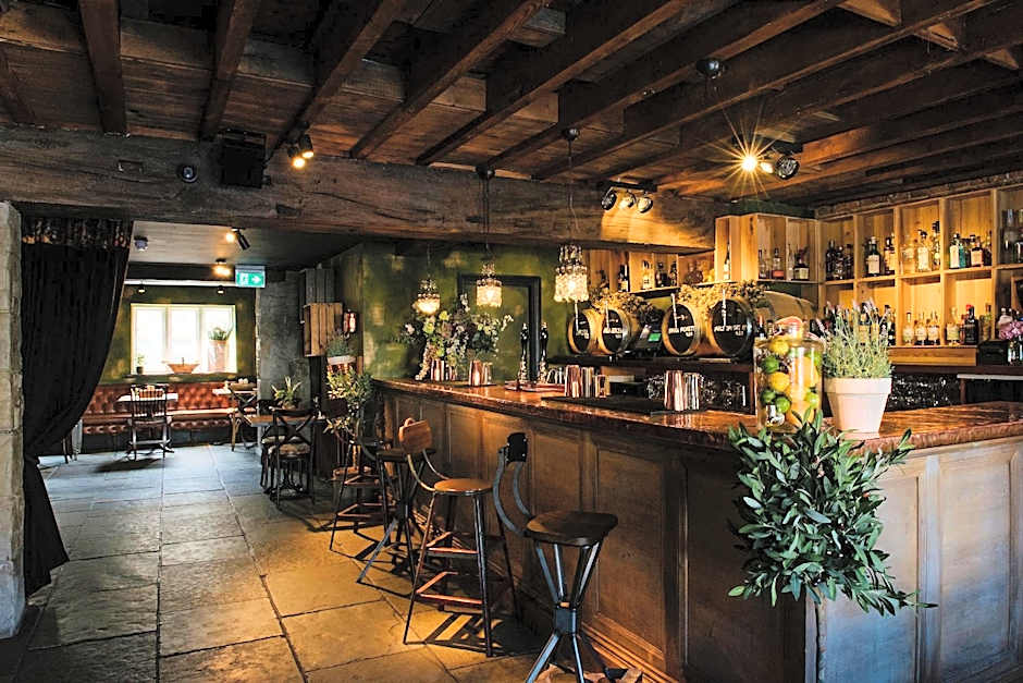 Le Petit Chateau & William de Percy