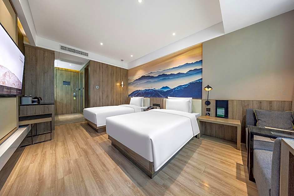 Atour Hotel Zhangjiakou High-Speed Railway Station